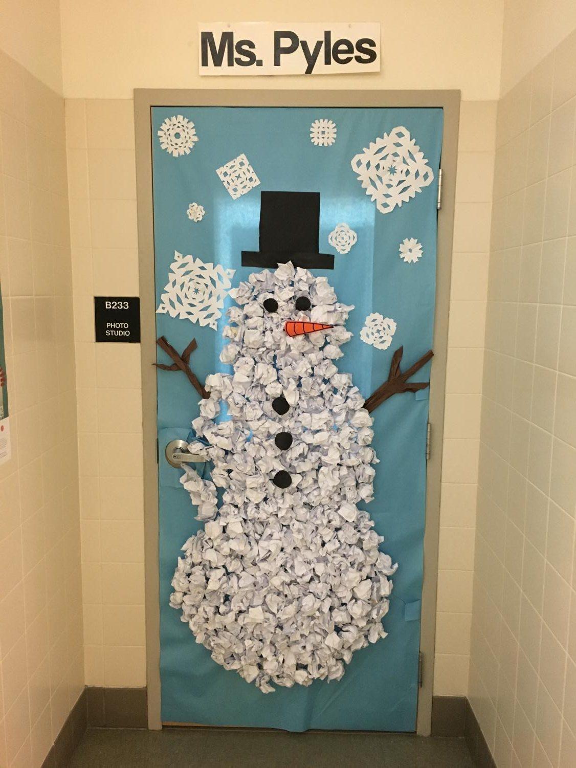 Door Decorating Contest- Photostory – The Oakdale Post