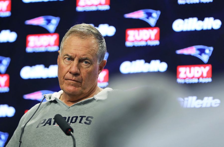 Patriots+coach+Bill+Belichick+addresses+the+cheating+issue+in+a+press+conference.%0A