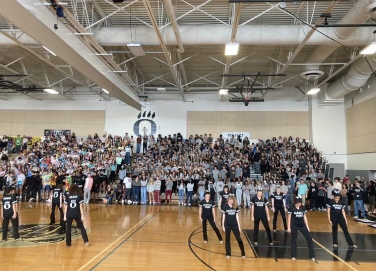 Oakdale%E2%80%99s+Poms+group+performs+for+the+student+body+at+the+pep+rally.+
