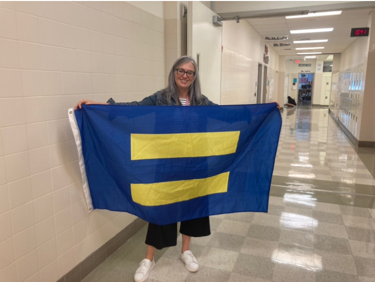 Madame+Quill+proudly+represents+the+SAGA+club%2C+through+holding+the+human+rights+flag.