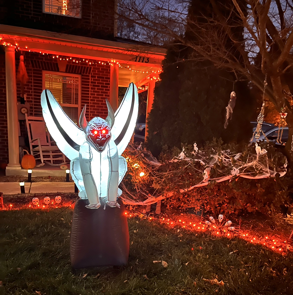 A spine-chilling blow-up gargoyle is displayed in front of this house. This decoration is said to have “spooked most neighbors when they walked by.